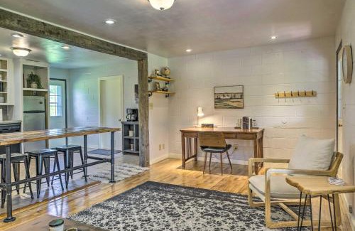 Squires Casa | Quiet Country Home in Ava with Chic Interior!