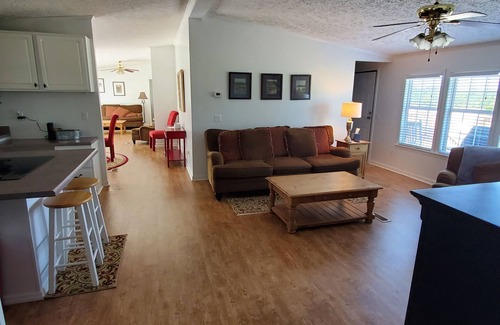 Aberdeen Casa | Quiet country living only minutes from town & golf.