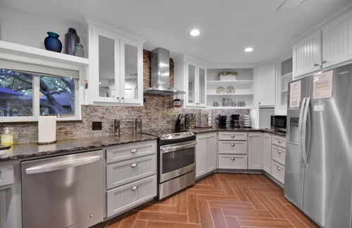 Kingsland Casa | Quiet Cove Close to Open Water with new Hot Tub