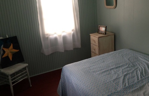 Fancher Cabaña | Cabaña tranquila y acogedora con dos frentes de agua, en el lago Ontario y Johnson's Creek