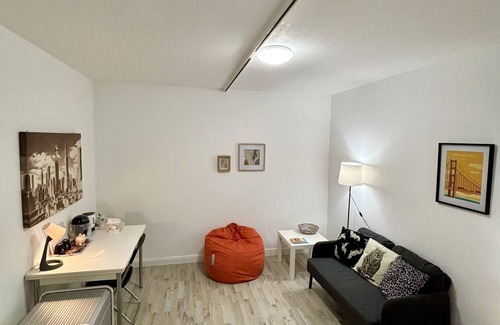 Langenfeld Apartamento | Quiet & cozy double room + single bed in top location