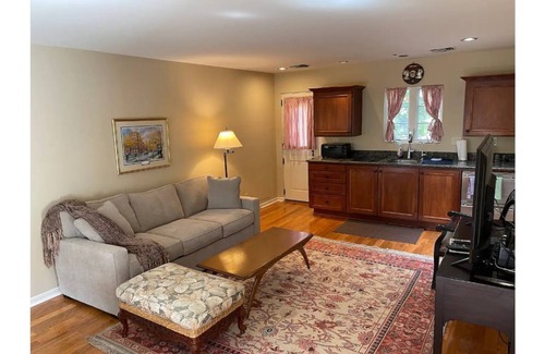 Altadena Cabaña | Quiet, Cozy, Mediterranean style back house.