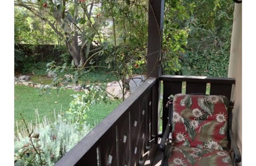 Altadena Cabaña | Quiet, Cozy, Mediterranean style back house.