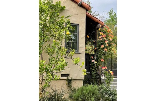 Altadena Cabaña | Quiet, Cozy, Mediterranean style back house.