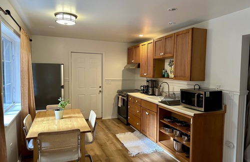 Guerneville Casa | Quiet, Cozy, Russian River Retreat in the Redwoods. Private Garden View Unit