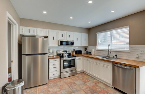 Springlake Casa | Quiet, Cozy Townhouse w/ all new appliances and furniture.