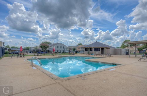 Springlake Casa | Quiet, Cozy Townhouse w/ all new appliances and furniture.