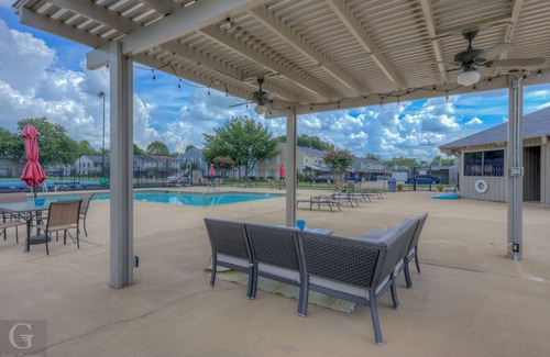 Springlake Casa | Quiet, Cozy Townhouse w/ all new appliances and furniture.