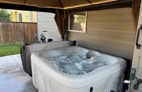 Vancouver Casa | Quiet Cul-de-sac home with hot tub