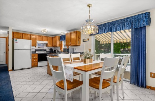 East Dennis Casa | Quiet Dennis Retreat – Deck, Yard & Recreation