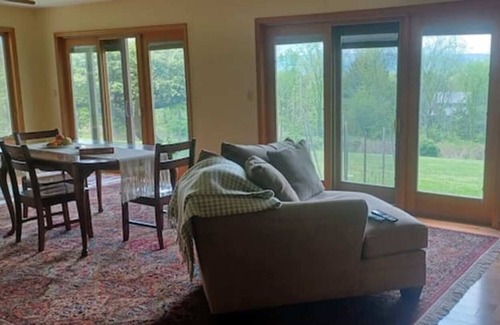 New Paltz Apartamento | Quiet, eco-friendly apt in New Paltz with great view