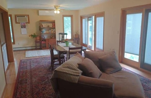 New Paltz Apartamento | Quiet, eco-friendly apt in New Paltz with great view