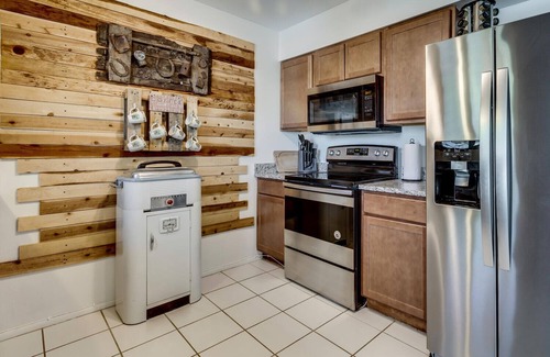 Sun City Casa | Quiet End Unit Townhouse for Two in Sun City- Unique Decor! Close to everything!