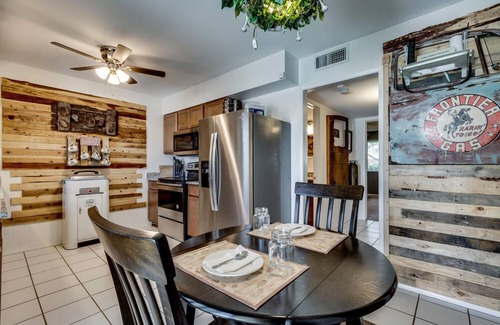 Sun City Casa | Quiet End Unit Townhouse for Two in Sun City- Unique Decor! Close to everything!