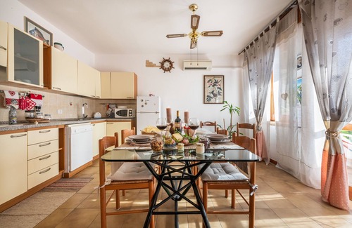 Capitana Apartamento | Tranquilo apartamento vacacional "Casa Dea72" cerca de la playa con aire acondicionado y terraza