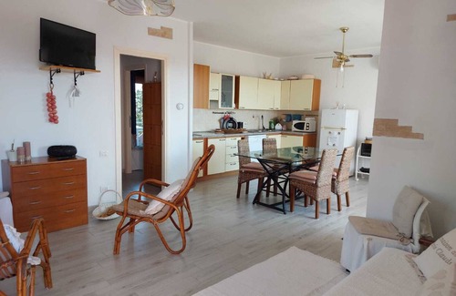 Capitana Apartamento | Tranquilo apartamento vacacional "Casa Dea72" cerca de la playa con aire acondicionado y terraza