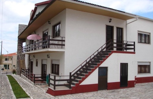 Nazare Villa | Casa tranquila con jardín cerca de las playas y vistas al mar