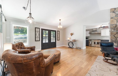 Blairsville Casa | Quiet Lakefront. HUGE 5/3. Deep Water. Pontoon boat available.