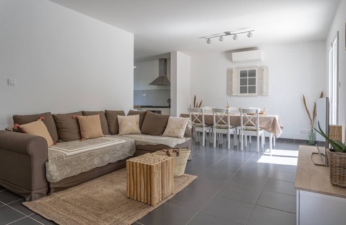 Moulezan Casa | Quiet little Garrigue paradise with private pool, 3 bedrooms and air conditioning throughout