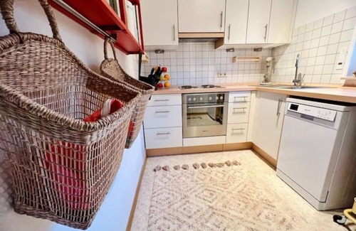 Bad Herrenalb Apartamento | Vida tranquila en la Selva Negra con vistas panorámicas.