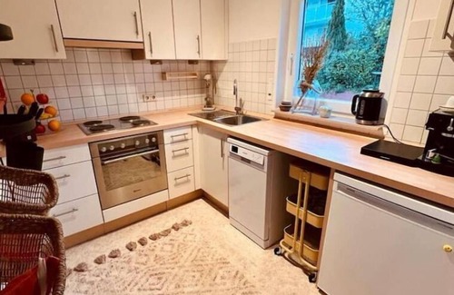 Bad Herrenalb Apartamento | Vida tranquila en la Selva Negra con vistas panorámicas.