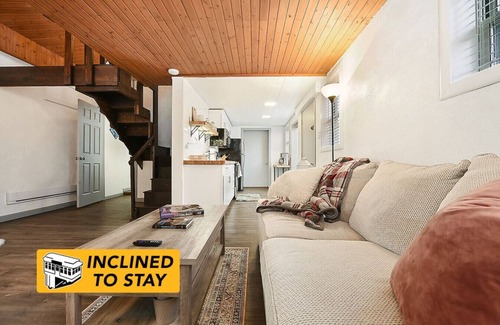 Crafton Casa | Quiet Loft w/ Deck, Parking - Bright & Beautiful