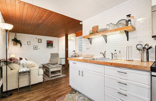 Crafton Casa | Quiet Loft w/ Deck, Parking - Bright & Beautiful