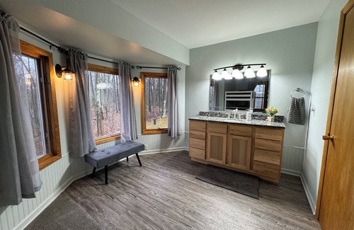 Wauksaukee Casa | QUIET LOST LAKE WATERFRONT HOME SLEEPS 14 - 3 BD/2.5BA - UPDATES SPRING 2024