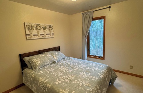 Wauksaukee Casa | QUIET LOST LAKE WATERFRONT HOME SLEEPS 14 - 3 BD/2.5BA - UPDATES SPRING 2024