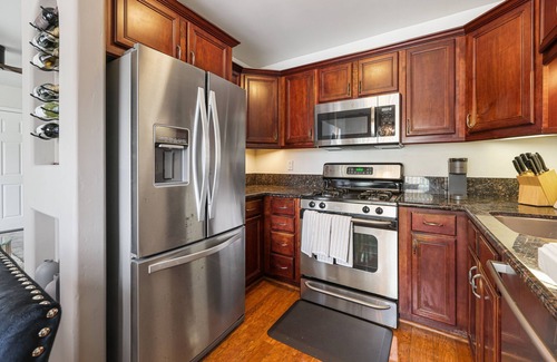 University Heights Condominio | Quiet North Park Luxury Condo w/Free Parking & A/C