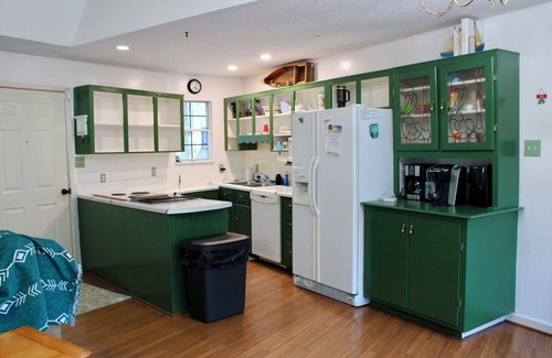 Shorterville Casa | Quiet on the Water Private Dock, Ice Machine Room For The Whole Family and Pets