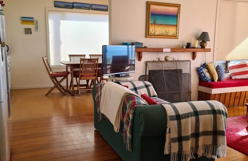 Pakawau Cabaña | Quiet Pakawau beachfront home - beautiful views of Golden Bay and Farewell Spit.