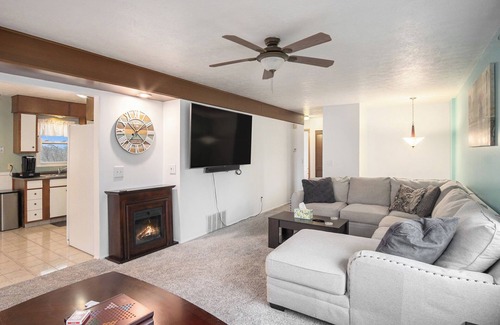 North Central Omaha Casa | Quiet Parkside Home with Gym & Dedicated Office. Central Location.