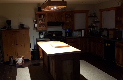 Lakewood Otro | Quiet Peaceful Remodeled Farmhouse