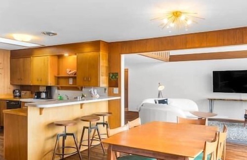 Freeland Casa | Quiet, private & peaceful beach house