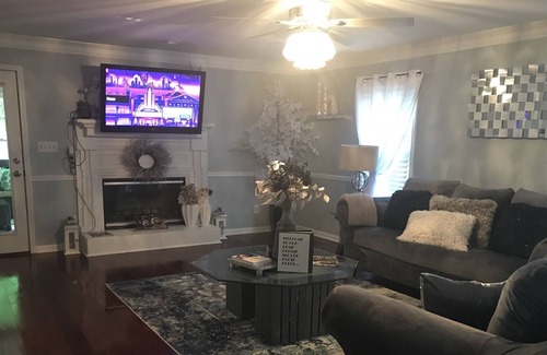 Fairburn Cama Y Desayuno | Quiet Quaint Work Relax Retreat- 9 mins from Chattahoochee Event Center