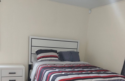 Southampton Casa | Quiet Redlion