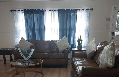 Southampton Casa | Quiet Redlion
