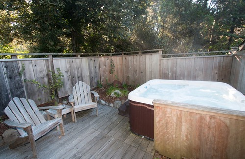 Mendocino Casa | Redwood Cottage - Redwood viviendo en el pueblo de Mendocino