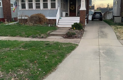 Cedar Rapids Casa | Quiet Relaxing bedroom with queen sized bed 2nd floor. Shared bathroom.