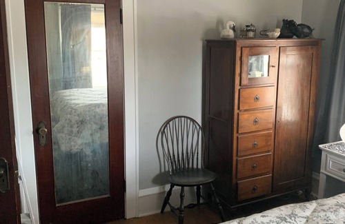 Cedar Rapids Casa | Quiet Relaxing bedroom with queen sized bed 2nd floor. Shared bathroom.