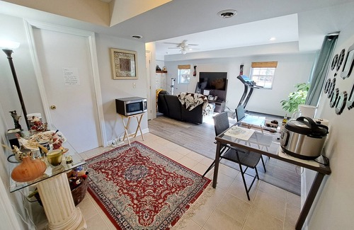 Charlotte Casa | Quiet Retreat for Business and Family Trip