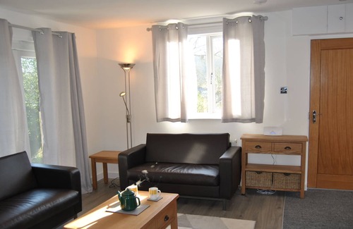 Westleigh Casa | Quiet riverside hideaway near coastal town