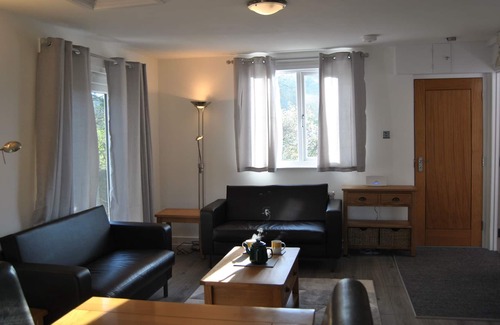 Westleigh Casa | Quiet riverside hideaway near coastal town