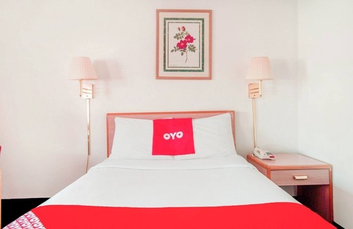 Durham Hotel | Quiet Room Close to Duke Gardens with Comfy Bed + Private Entrance