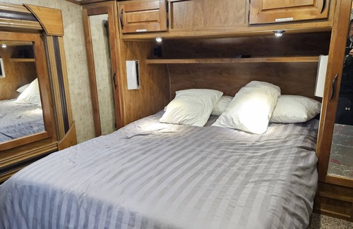 Lenore Casa | Quiet RV in a country setting with spectacular river views
