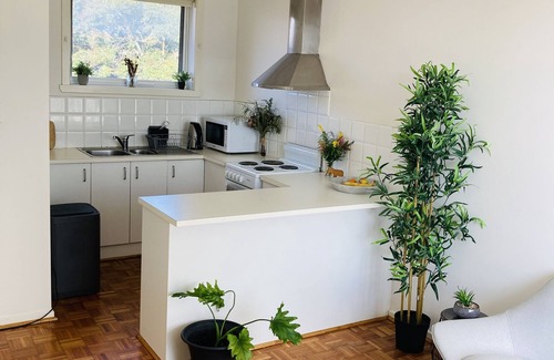 Ormond Apartamento | Quiet Scandi style 1 bed apartment in leafy green suburb