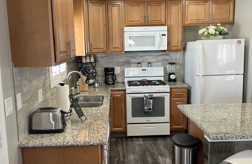 Las Vegas Casa | Quiet single floor house nearby Las Vegas Blvd W private pool optional heated.