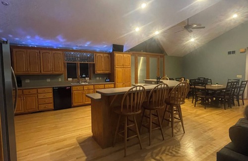 Hilbert Casa | Quiet Spacious 5-Bedroom House or Crafting Retreat In Chilton, WI!