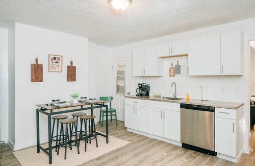 Brighton Heights Casa | Quiet Street/Minutes to Stadiums